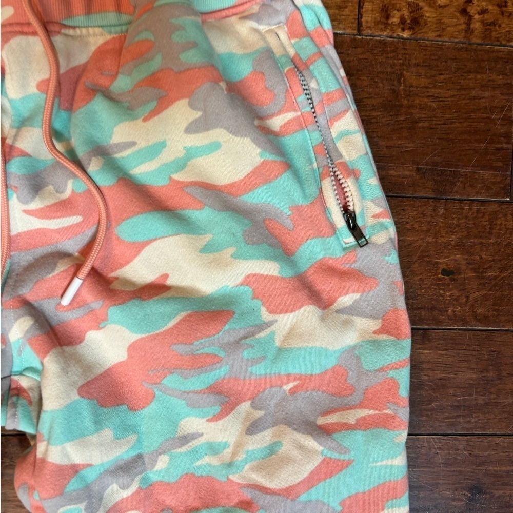 Krisp NYC men’s  sz Lg Camo! Embroidered roses!Jogger Set! - Picture 3 of 12
